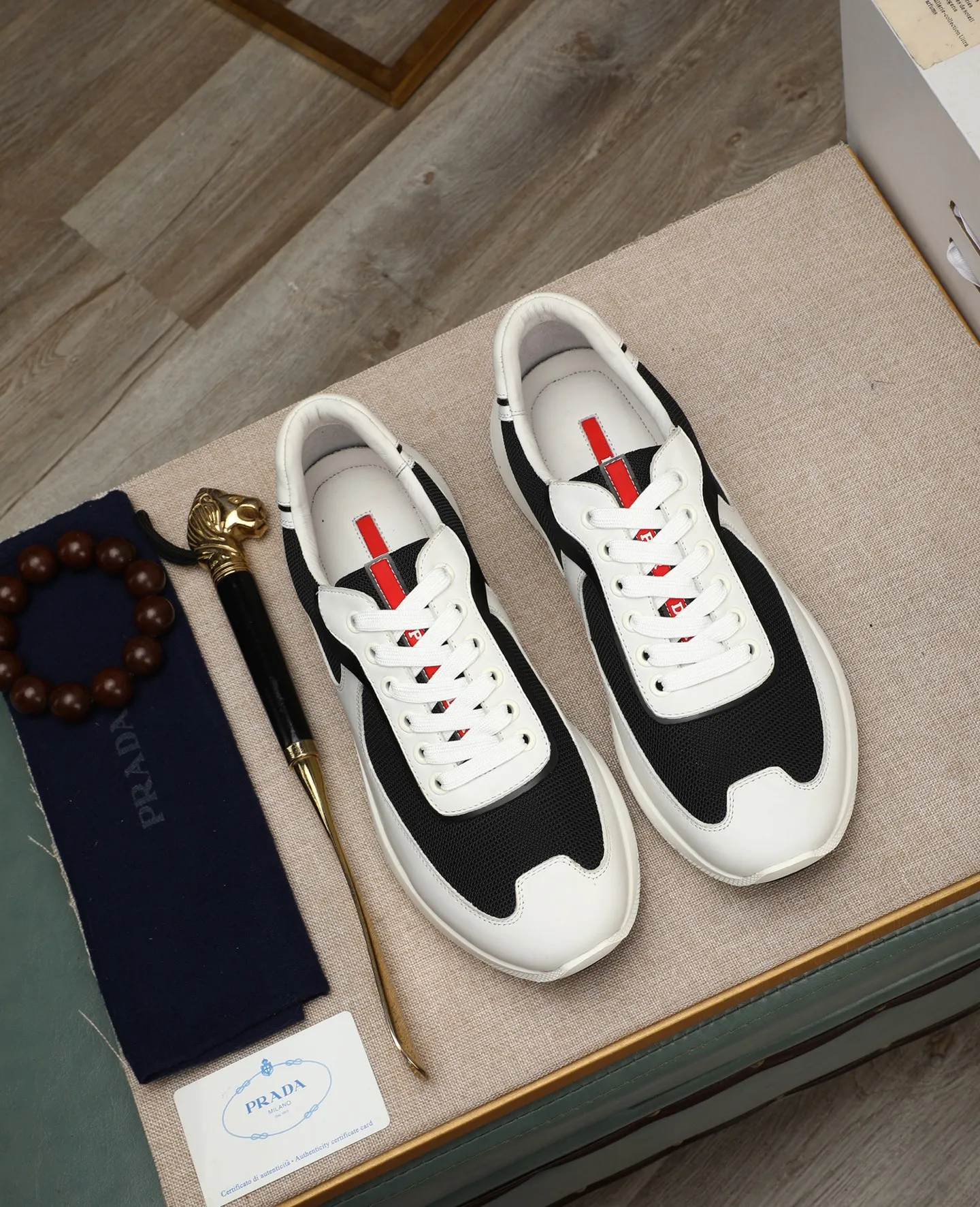 Men's shoes 💰600 Top quality New hot models on the official website, timeless for a century, 🆘 Trendy brand (Prada) mainly promotes hot models, avant-garde and versatile fashion men's shoes private version molding, cowhide surface splicing 1:1 oil edge treatment... fashionable and simple, original imported cowhide lining cowhide feet; the atmosphere and personality are more fashionable, eye-catching and pursuing class, it will subvert the old idea and be a must-have for fashion trendsetters with you! Must keep it for yourself! High-end comfort, high-end quality workmanship. Size: 38-44 Various colors available. full package